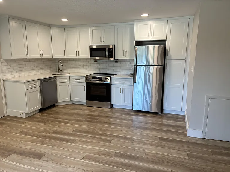 Holland Gardens Apartments — Photo 52