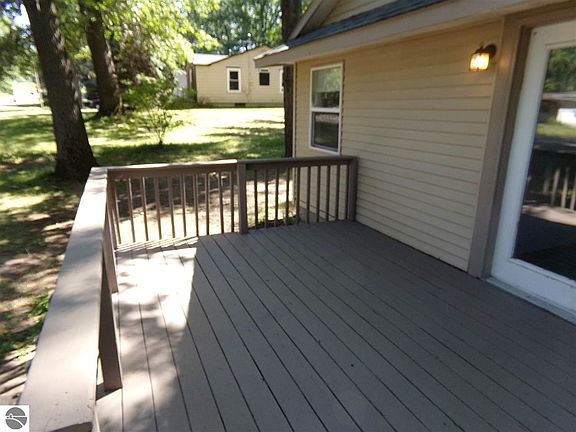 4th image of 121 Dollena Ave