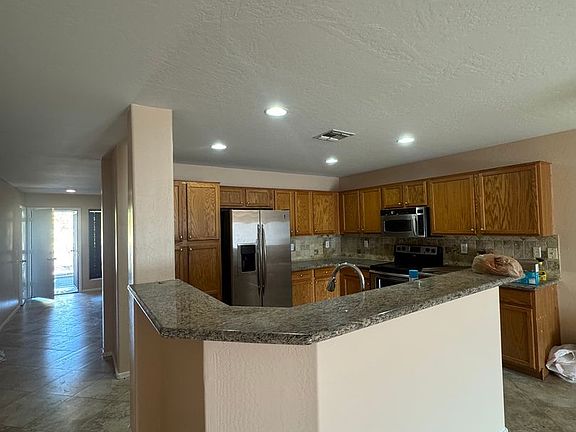 5th image of 2133 W Burgess Ln