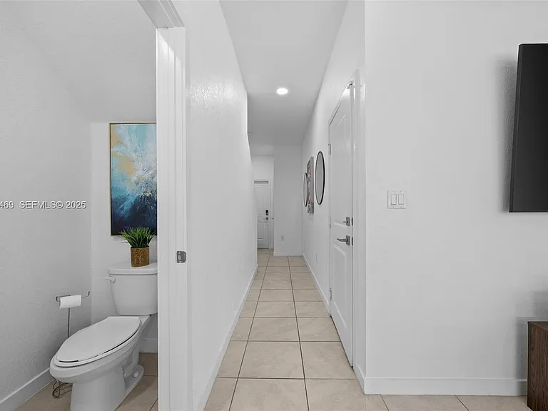 757 SW 11th St — Photo 29