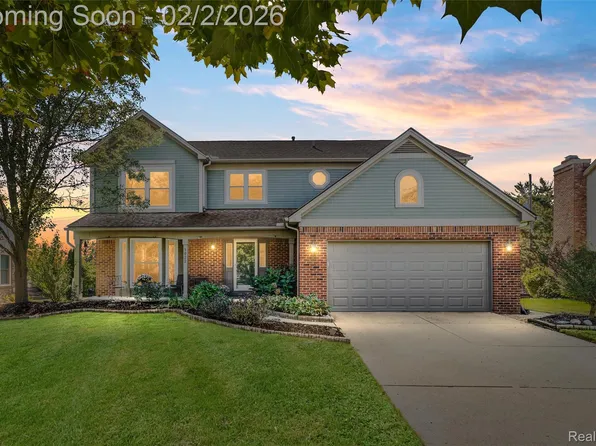 1022 Pointe Place Blvd, Rochester, MI 48307