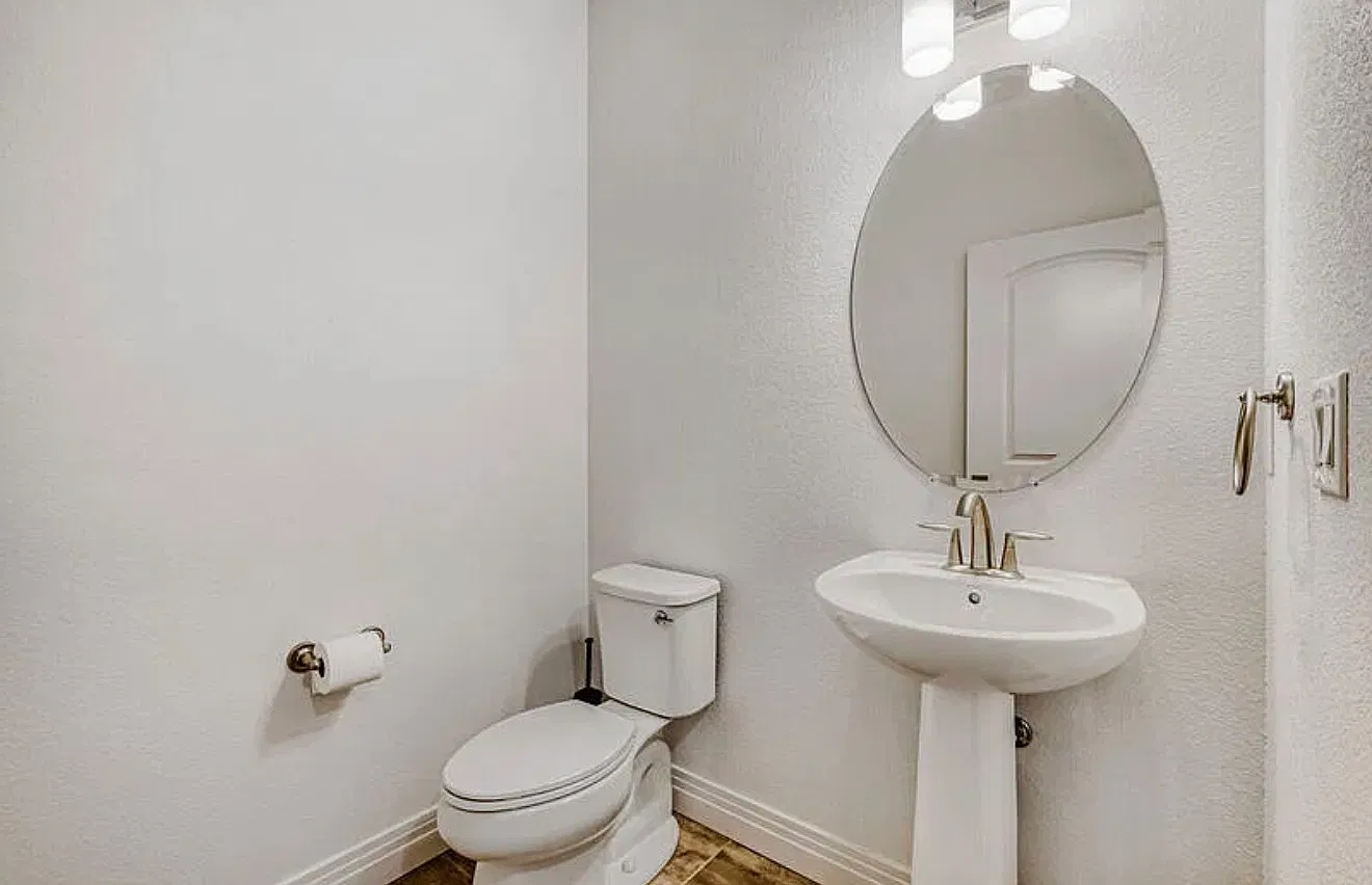 3 bed, 2.5 bath, 1601 sqft, $2,300 — Photo 2