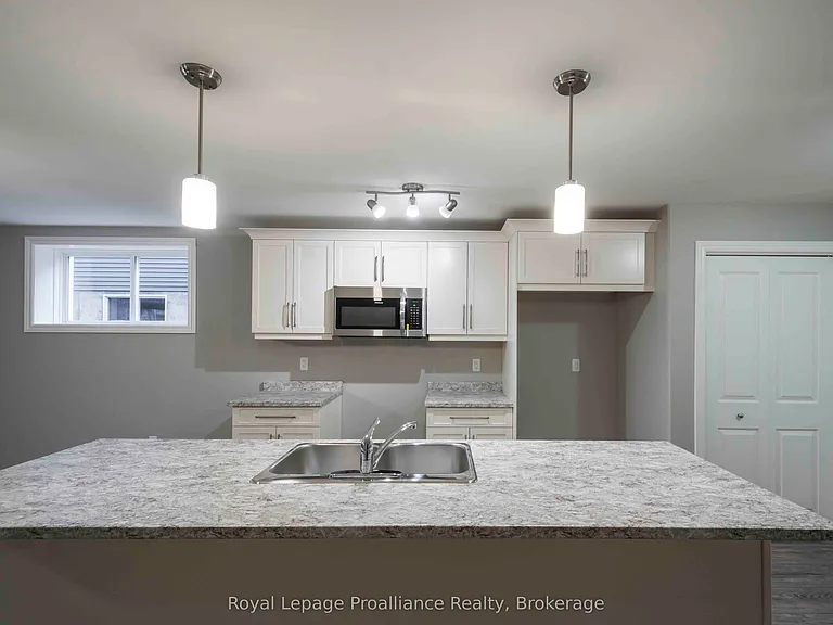47 Dewal Pl — Photo 3