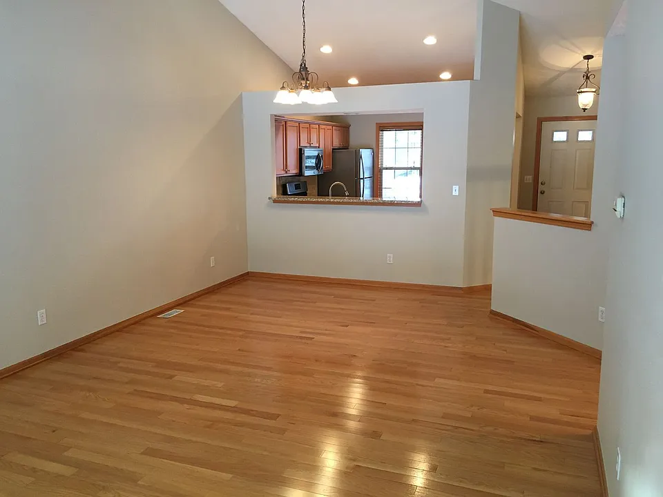 450 Abbey Mill Dr SE