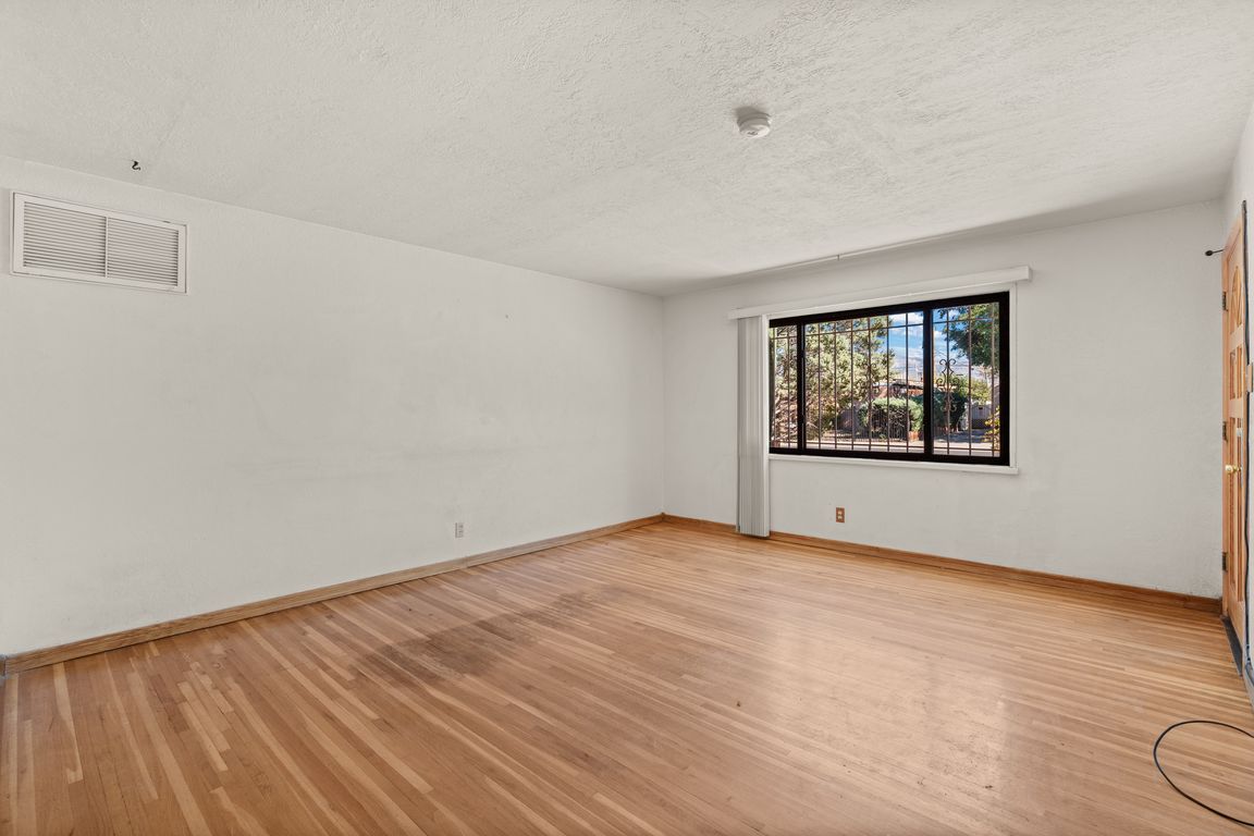 next background image