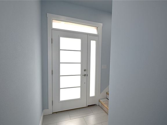 2nd image of 1860 Garnet Ave