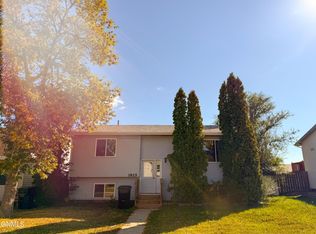 1825 28th St W, Williston, ND 58801