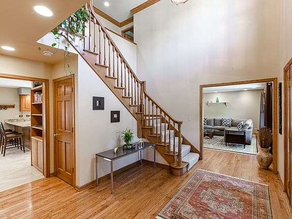 3rd image of 6529 Bentley Ave