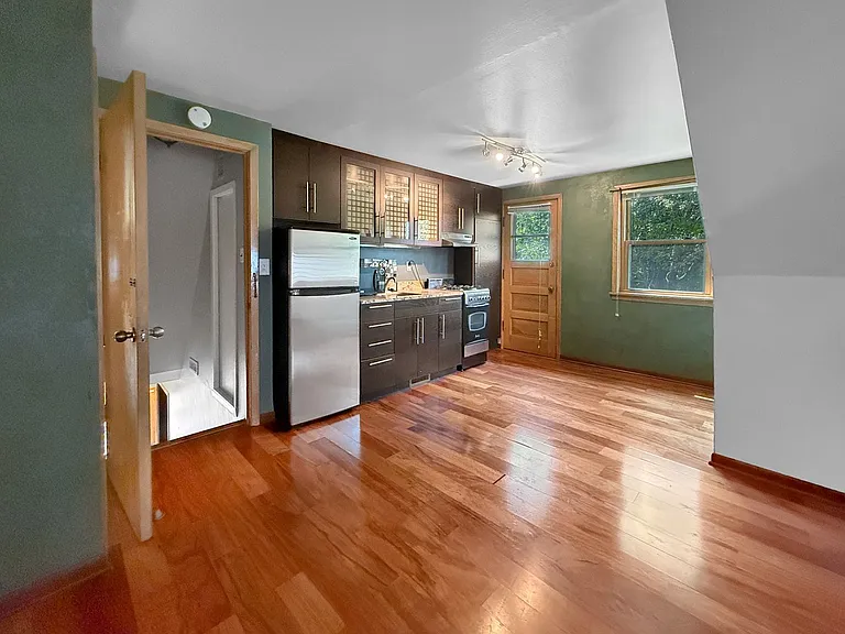 287 Washburn Ave N — Photo 10