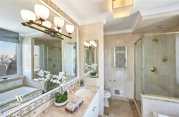 Sold by Warburg | media 30