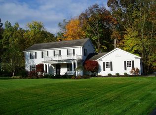 100 Greentree Rd, Moreland Hills, OH 44022