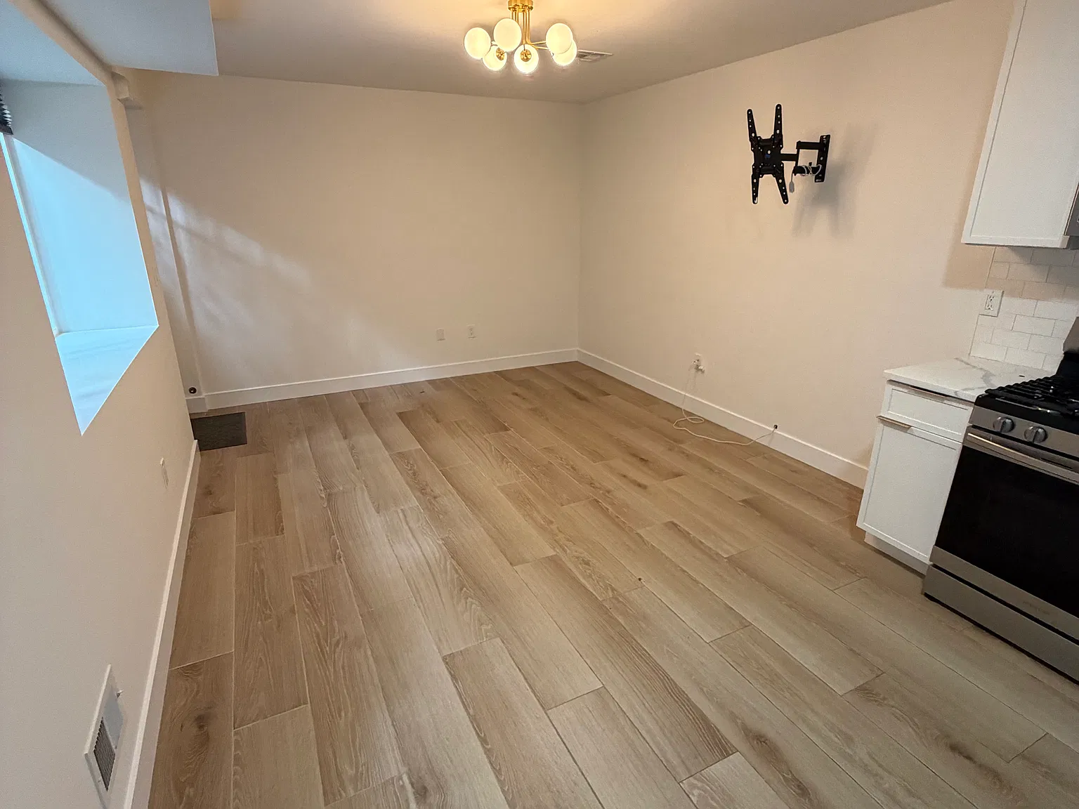 1 bed, 800 sqft, $1,700 — Photo 4