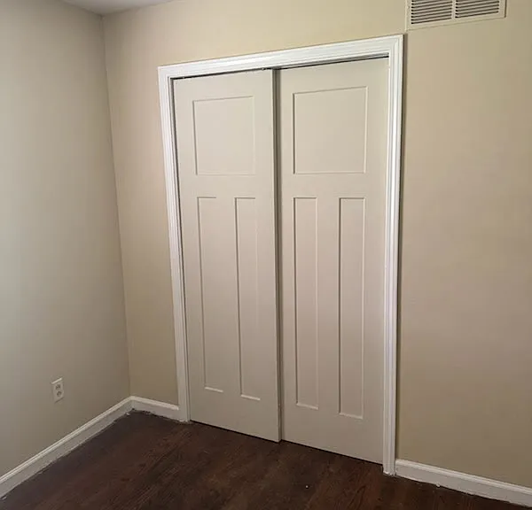 Walkin-closet in 2nd bedroom