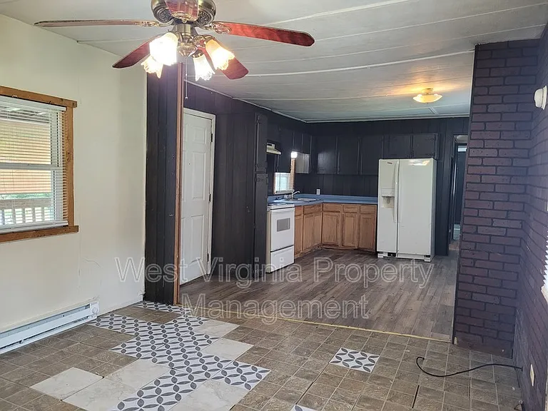 155 Crawford Ln — Photo 6