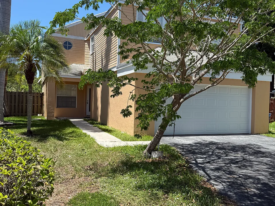 127 SW 159th Way
