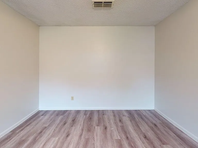 1804 Clarawood Dr — Photo 8