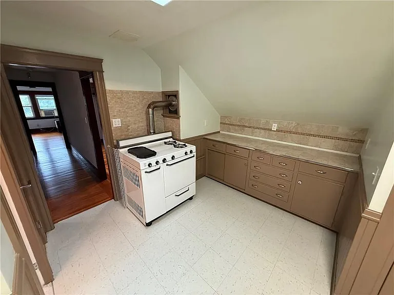 231 Orchard St — Photo 8