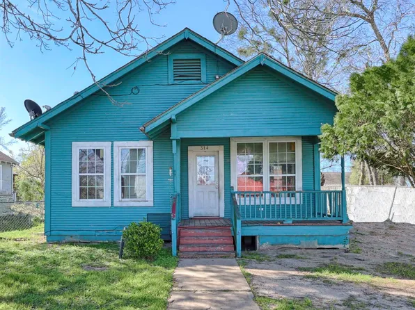 314 Baumgarten St, Schulenburg, TX 78956