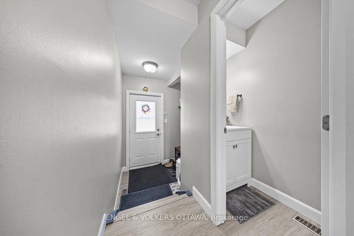 3 bed, $2,400 — Photo 2