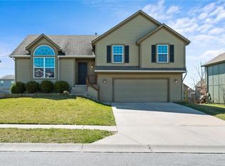 513 E Acorn St, Gardner, KS 66030