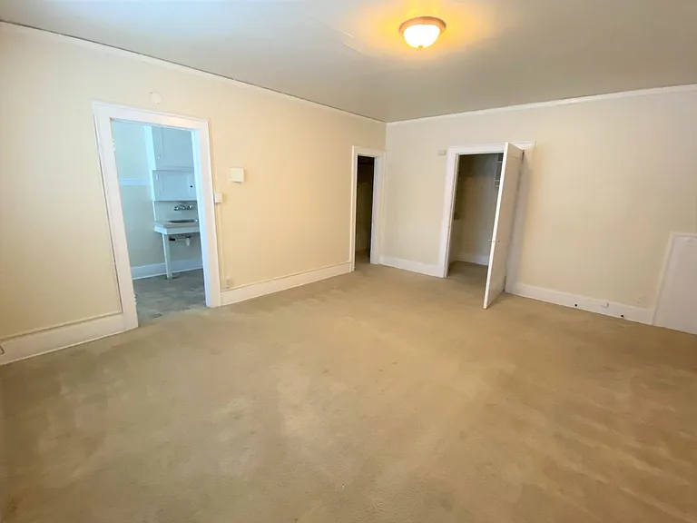 Belmont Apartments — Photo 18