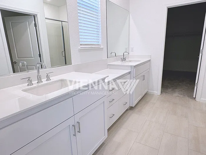 1568 Edgewood Ln — Photo 4
