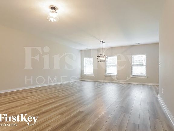 4th image of 48 Crossroads Cir