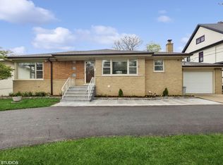 932 60th Pl, Downers Grove, IL 60516