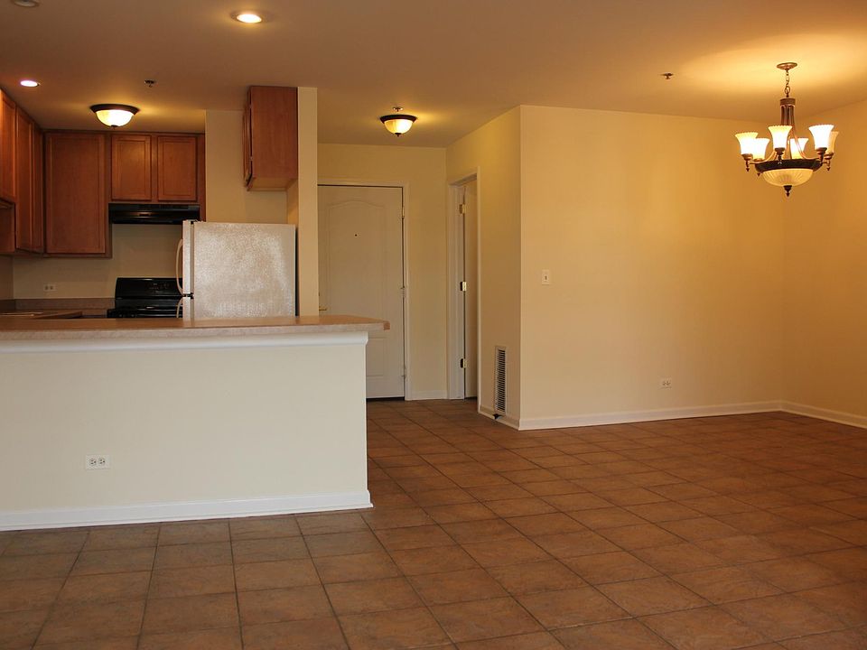 1st image of 10 N Lake St APT 420