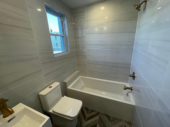 4th image of 86 Wallis Ave APT 2