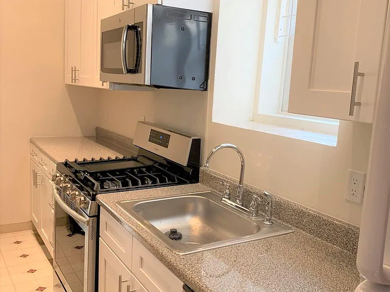 106 Central St #1R — Photo 4