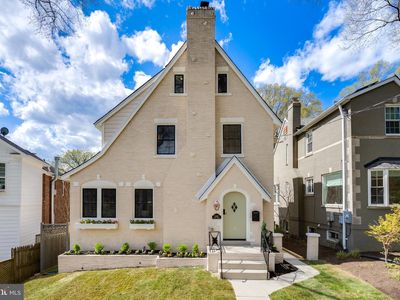 5330 32nd St NW, Washington, DC, 20015
