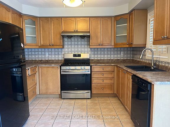 5th image of 22 Amboise Cres