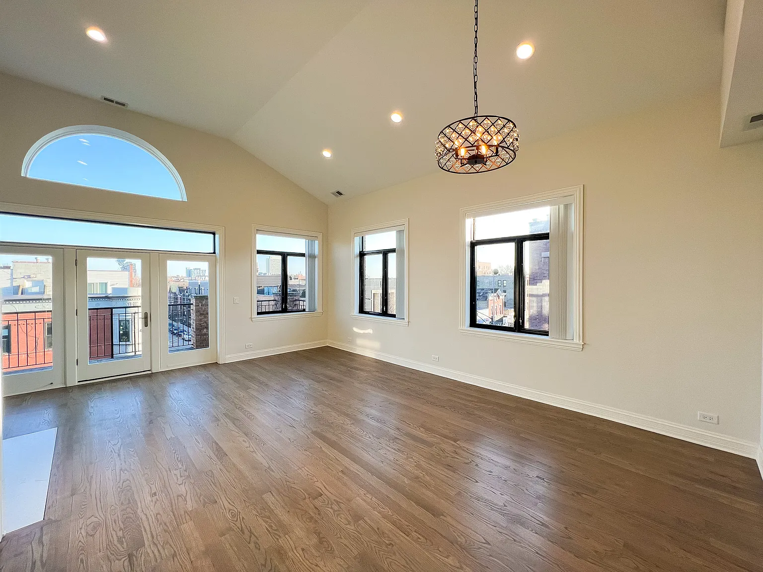 2 bed, 1450 sqft, $4,900 — Photo 2