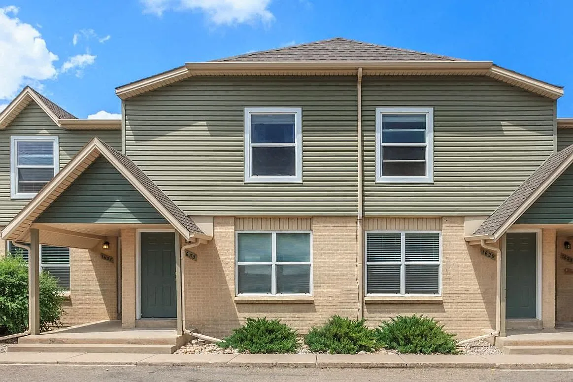 Alder Square Townhomes — Photo 1