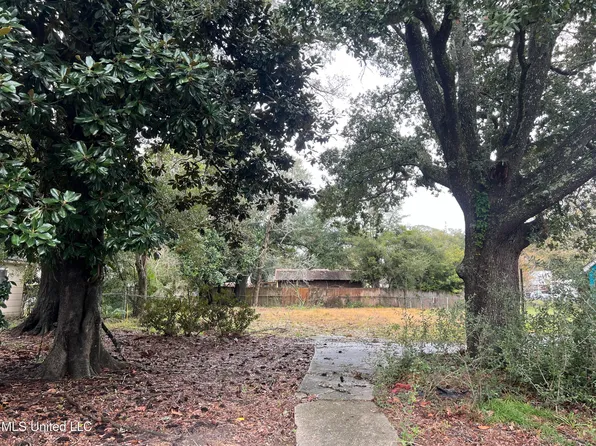 284 Dewey Cir, Biloxi, MS 39531