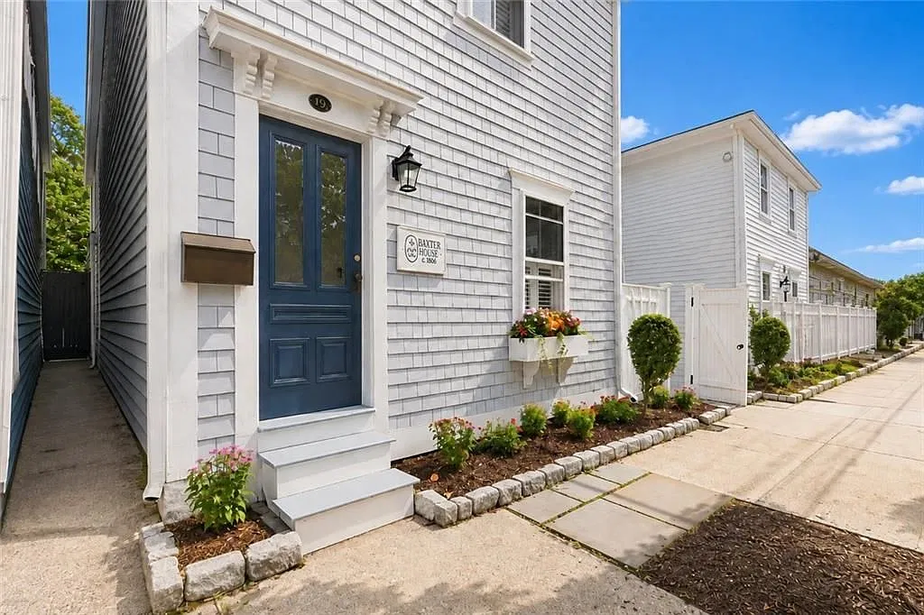 2 bed, 1.0 bath, 1015 sqft, $4,000 — Photo 2