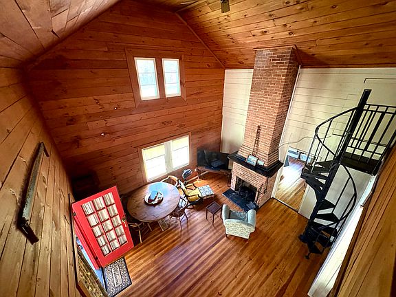 5th image of 40 Woodland Ln