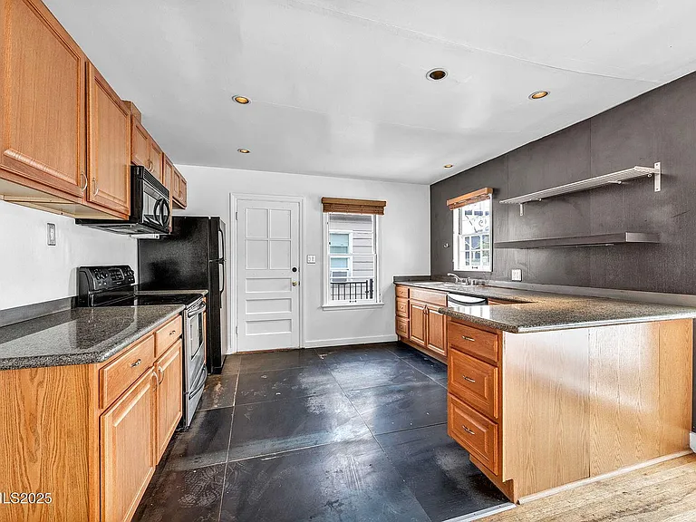 343 Mount Rose St #1 — Photo 10