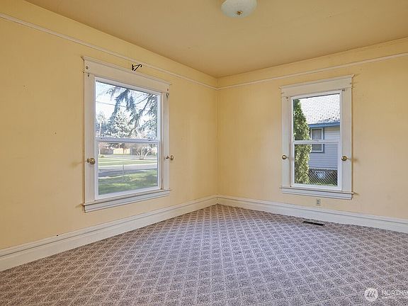 3rd image of 1322 Olive Street