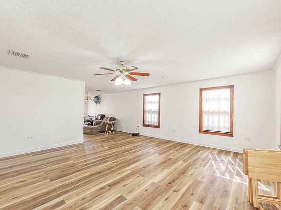 2nd image of 107 Sugar Ridge Dr