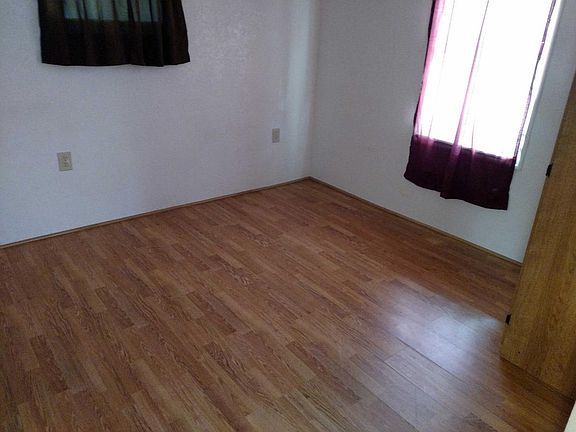 2nd image of 909 E Jackson Ave