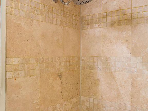 5th image of 1338 W Erie St #3