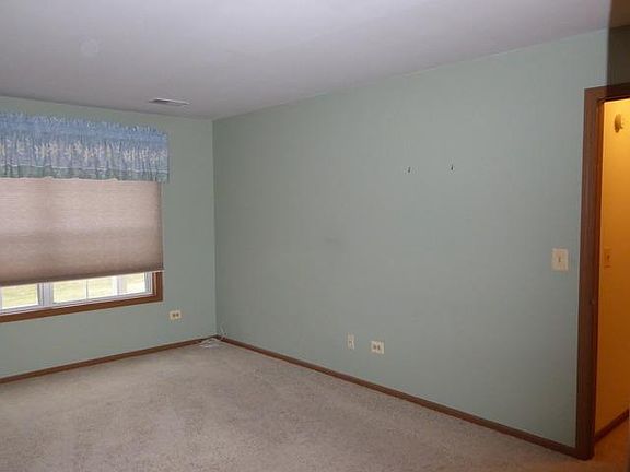 3rd image of 378 Winfield Ct
