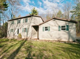 1142 Circle Dr N, Stroudsburg, PA 18360