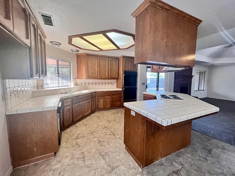 4830 E Indianapolis Ave — Photo 6