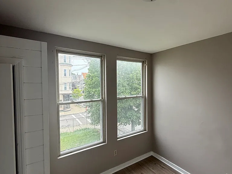 273-275 Rivet St #2E — Photo 6