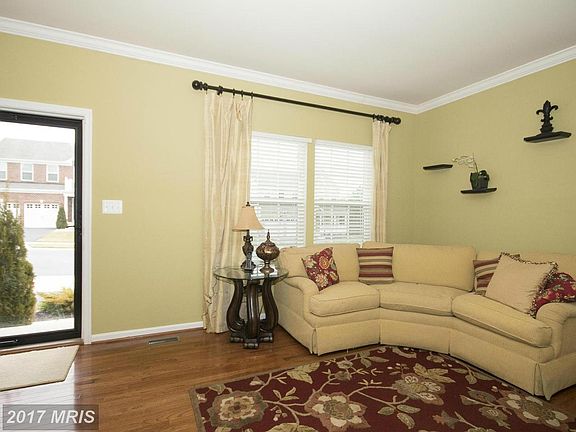 5th image of 206 Erin Russel Ct