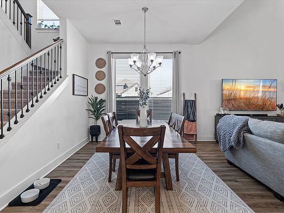 5th image of 1332 Thompson Rd