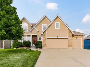 1936 NE Park Ridge Cir, Lees Summit, MO 64064